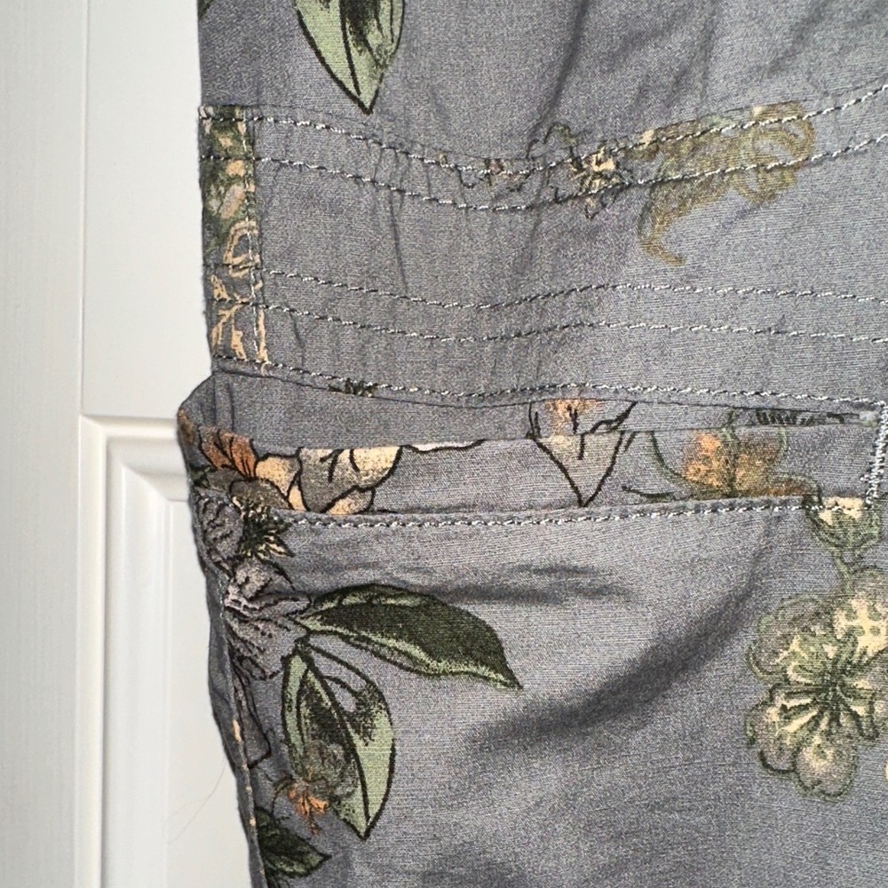 Democracy Olive Green Floral Cargo Pants - Picture 5 of 7